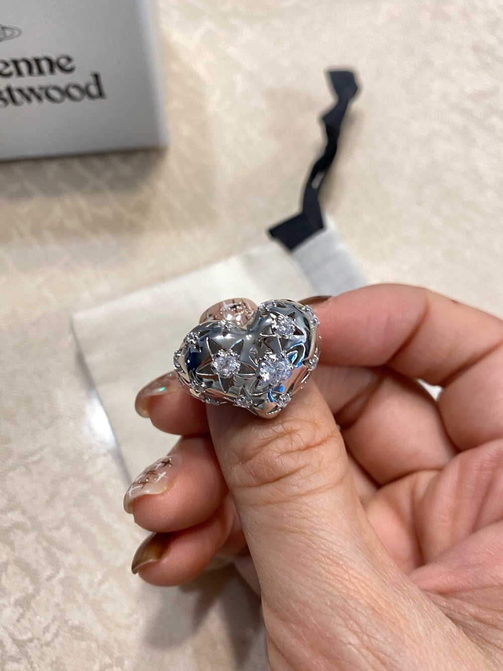 Vivienne Westwood heart shaped 925 sterling silver ring - Picture 4 of 4